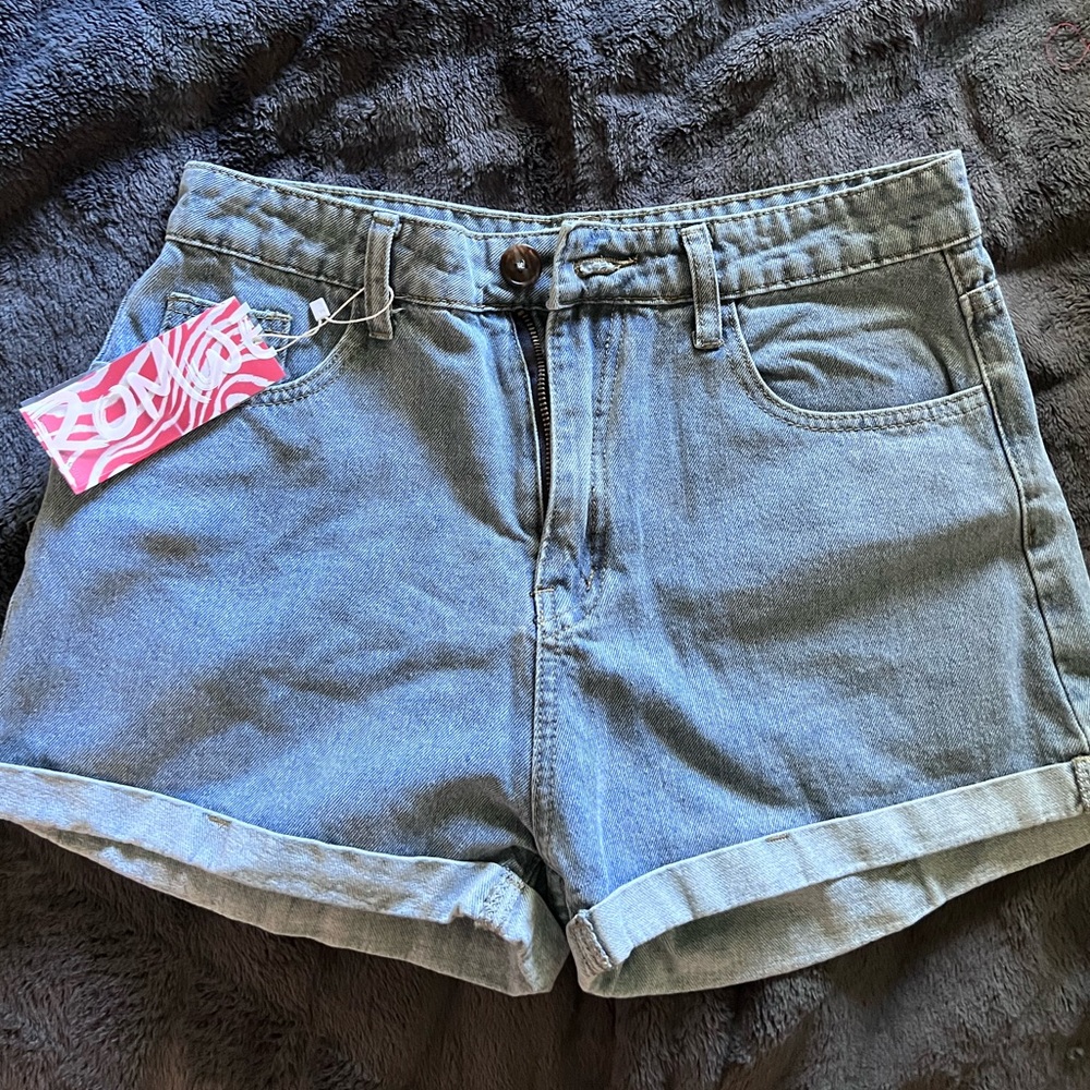 ROMWE Shorts - Picture 2 of 3